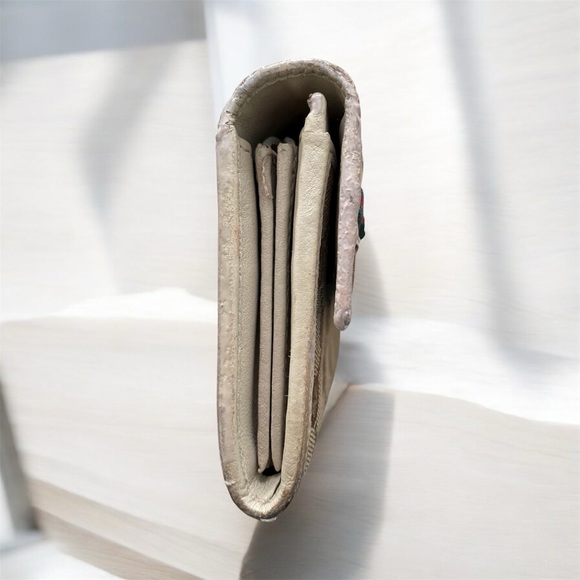 Gucci Vintage long snap closure wallet. Callouts some rubbing on the sides - Picture 4 of 9